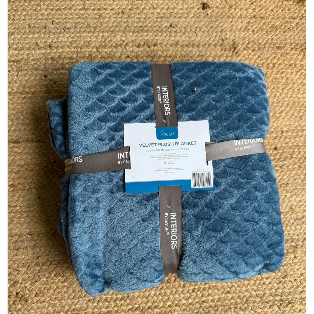 Interiors by Design King Velvet Plush Blanket Embossed Teal Blue 90 x 102 NEW